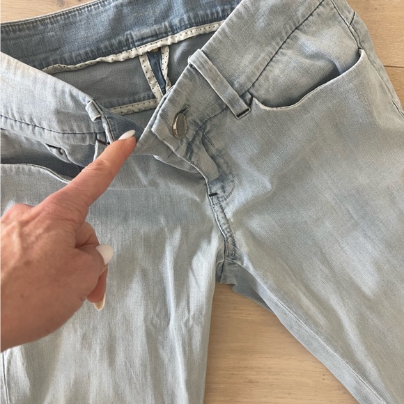 Light denim bell bottom jeans - Picture 5 of 7